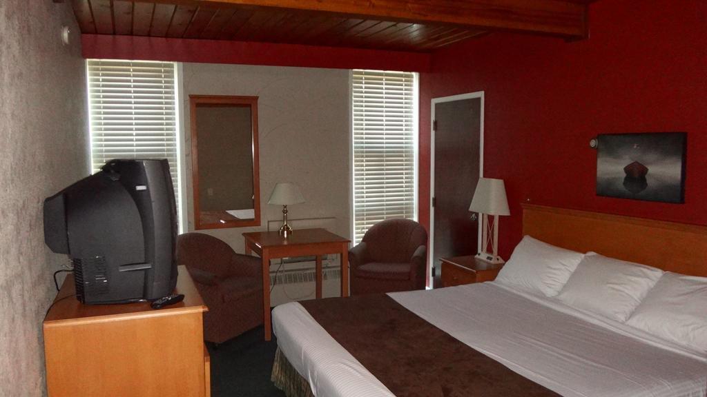 Grizz Hotel Revelstoke Cameră foto