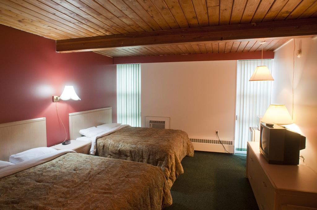 Grizz Hotel Revelstoke Cameră foto