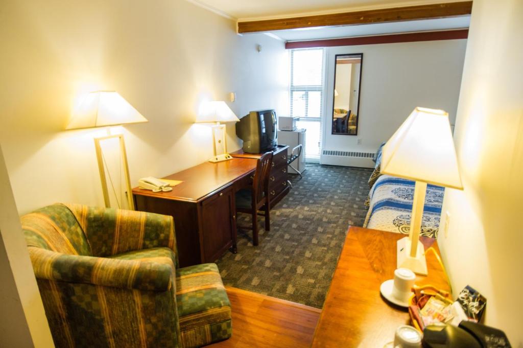 Grizz Hotel Revelstoke Cameră foto